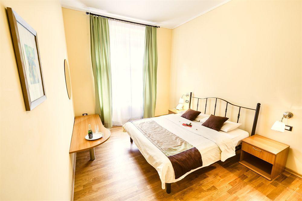 Central Hotel Tiepolo Прага Экстерьер фото