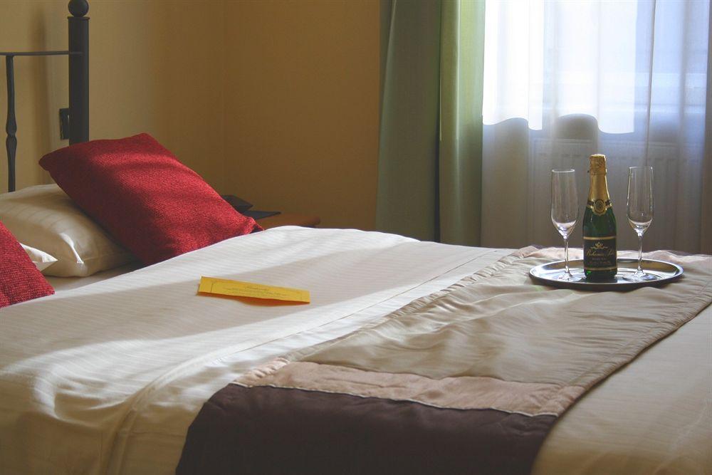 Central Hotel Tiepolo Прага Экстерьер фото